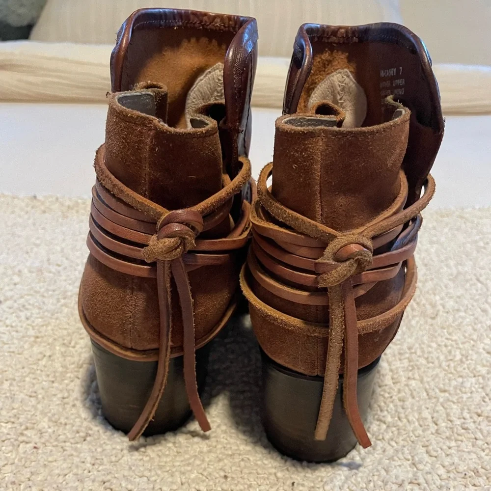 Freebird by Steven Madden Casey boot. Women’s size 7. Brown leather. - Picture 4 of 7